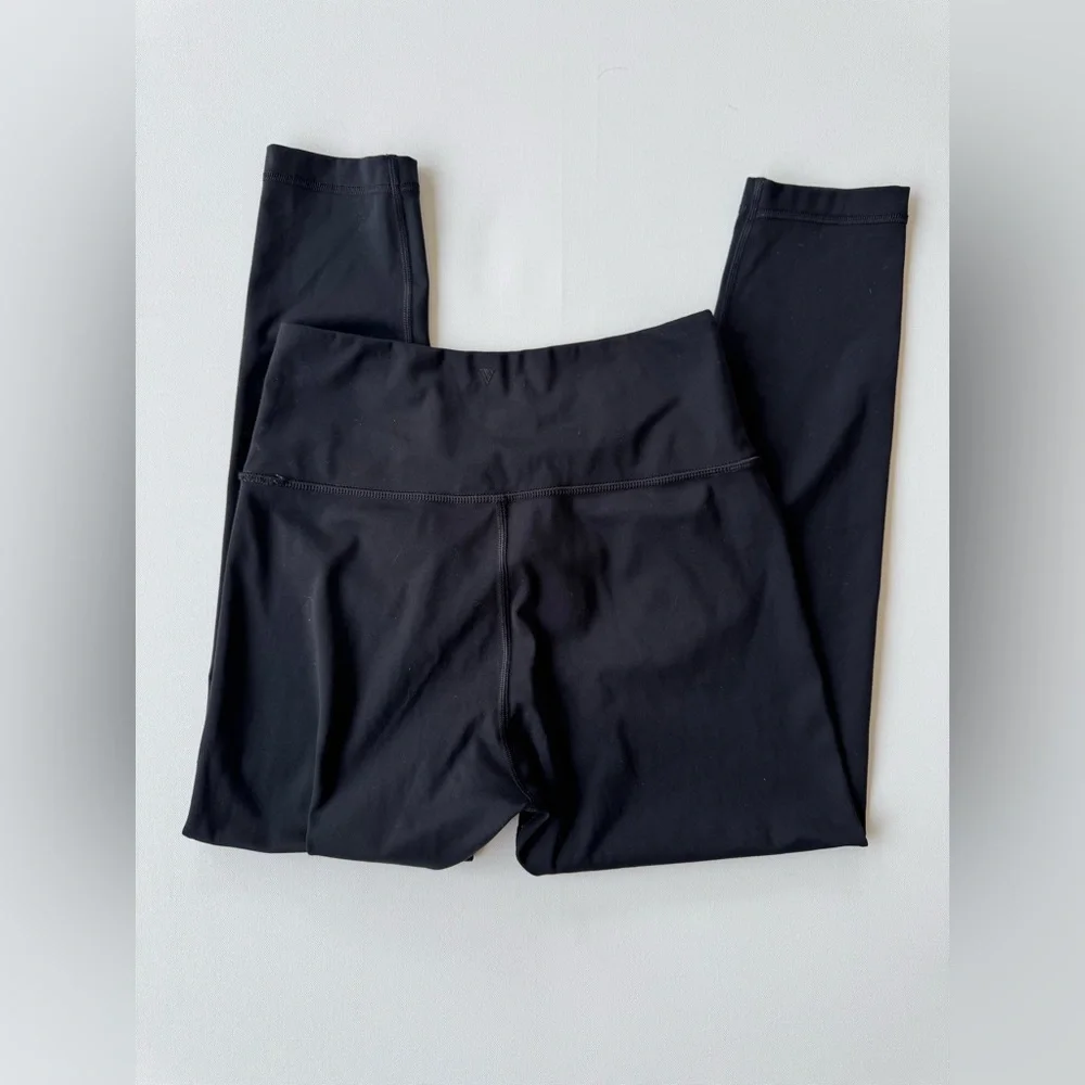 ✨Victoria Secret Sport Black V-Waisted Cropped Leggings ✨ - Picture 1 of 7